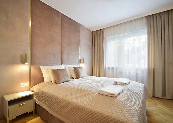 Premium Black&white By Lookap Daire